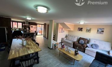 Casa en Venta en Valaquia / Av. Ecuador / Villa Parque Alameda