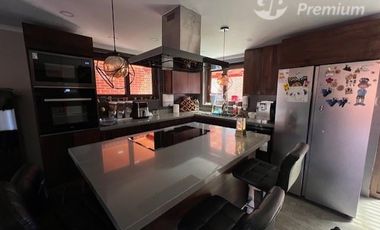 Casa en Venta en Valaquia / Av. Ecuador / Villa Parque Alameda