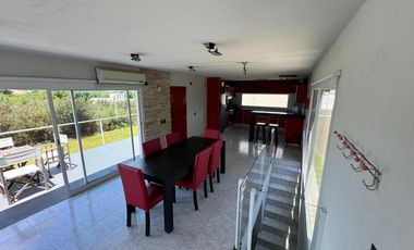 Casa en venta - 3 dormitorios 3 baños - 1.1000mts2 - Cochera - Costa Esmeralda, Pinamar