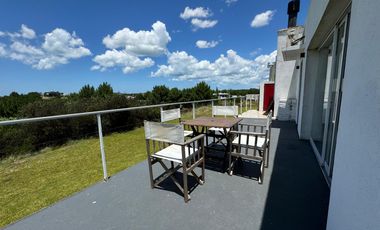 Casa en venta - 3 dormitorios 3 baños - 1.1000mts2 - Cochera - Costa Esmeralda, Pinamar