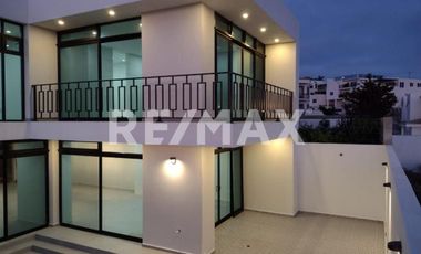 CASA EN VENTA EN BAJA MALIBU (SECCION LOMAS)