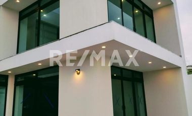 CASA EN VENTA EN BAJA MALIBU (SECCION LOMAS)