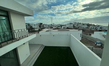 CASA EN VENTA EN BAJA MALIBU (SECCION LOMAS)