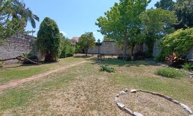 CASA CON UN GRAN TERRENO A PASOS DEL CENTRO PARA REMODELAR