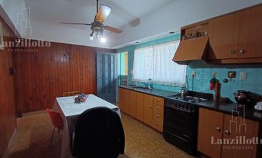 Casa 4 ambientes en Lanús Este