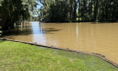 Casa en  venta en el Delta de Tigre sobre arroyo Caraguata