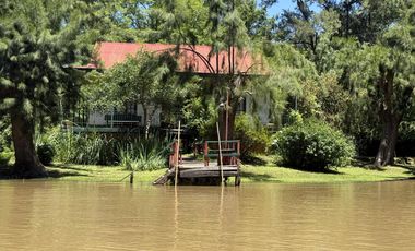 Casa en  venta en el Delta de Tigre sobre arroyo Caraguata