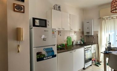 MONOAMBIENTE EN VENTA EN CALLE 25 DE MAYO AMUEBLADO CON COCHERA