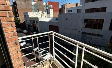 MONOAMBIENTE EN VENTA EN CALLE 25 DE MAYO AMUEBLADO CON COCHERA