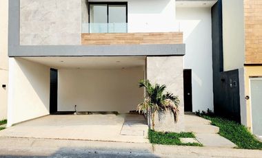 Casa en VENTA CON AMPLIO TERRENO fracc LOMAS RESIDENCIAL