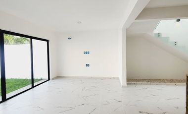 Casa en VENTA CON AMPLIO TERRENO fracc LOMAS RESIDENCIAL