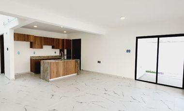 Casa en VENTA CON AMPLIO TERRENO fracc LOMAS RESIDENCIAL