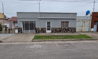 CASA A LA VENTA EN CALLE SALVARINI