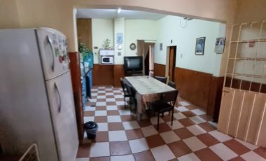 CASA A LA VENTA EN CALLE SALVARINI