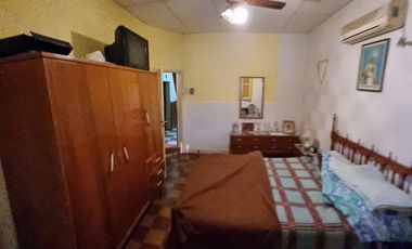 CASA A LA VENTA EN CALLE SALVARINI