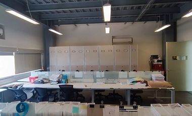SE VENDE OFICINA CON BODEGA Y PATIO DE MANIOBRA