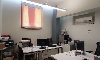 SE VENDE OFICINA CON BODEGA Y PATIO DE MANIOBRA