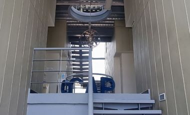 SE VENDE OFICINA CON BODEGA Y PATIO DE MANIOBRA