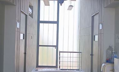 SE VENDE OFICINA CON BODEGA Y PATIO DE MANIOBRA
