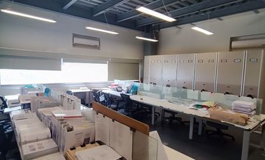 SE VENDE OFICINA CON BODEGA Y PATIO DE MANIOBRA