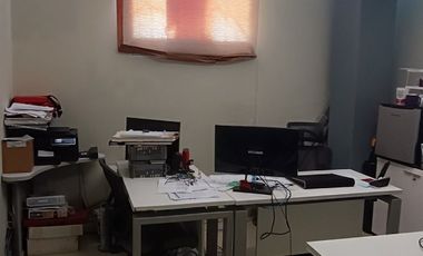 SE VENDE OFICINA CON BODEGA Y PATIO DE MANIOBRA