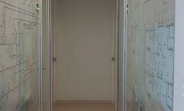 SE VENDE OFICINA CON BODEGA Y PATIO DE MANIOBRA