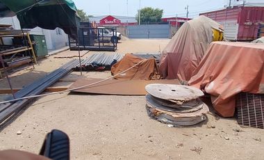 SE VENDE OFICINA CON BODEGA Y PATIO DE MANIOBRA