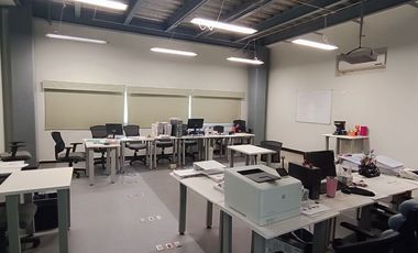 SE VENDE OFICINA CON BODEGA Y PATIO DE MANIOBRA