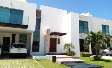 SE RENTA CASA EN FRACC AZUL