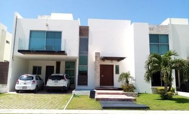SE RENTA CASA EN FRACC AZUL