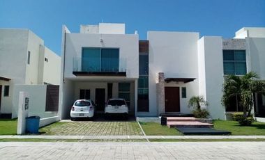 SE RENTA CASA EN FRACC AZUL