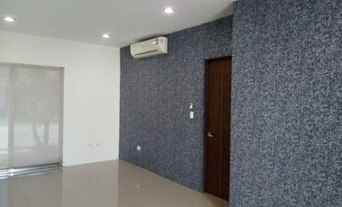 SE RENTA CASA EN FRACC AZUL