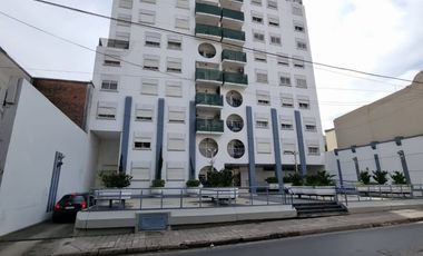 DEPARTAMENTO EN VENTA EN CALLE URQUIZA 1264  (A RECICLAR )