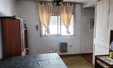 DEPARTAMENTO EN VENTA EN CALLE URQUIZA 1264  (A RECICLAR )