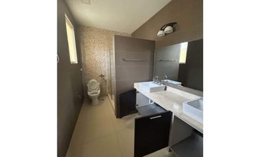 VENDO CASA EN HOWARD EN RIVER VALLEY