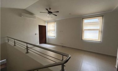 VENDO CASA EN HOWARD EN RIVER VALLEY