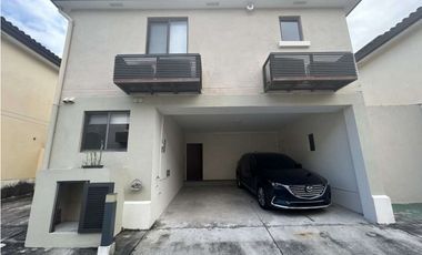 VENDO CASA EN HOWARD EN RIVER VALLEY