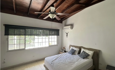 LLANOS DE CURUNDU / 300M2 / 4 HABIT + SERVICIO / PATIO / LINEA BLANCA