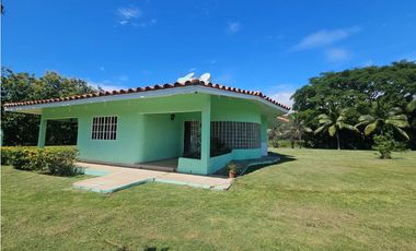 Se Vende Finca de 6.4 has vivienda o uso comercial en Coronado(DR)