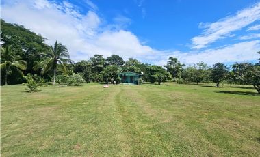 Se Vende Finca de 6.4 has vivienda o uso comercial en Coronado(DR)