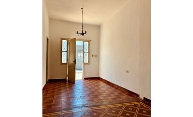 VENTA CASA 2 DORMITORIOS , PATIO ZONA CRISTO