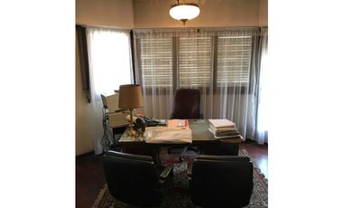 VENTA 6 AMBIENTES CON PATIO APTO PROF A METROS DE AV MARTNEZ HOZ