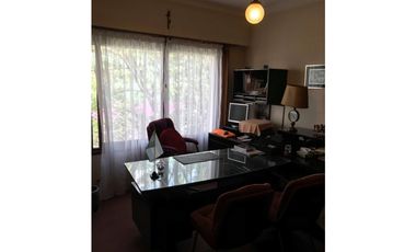 VENTA 6 AMBIENTES CON PATIO APTO PROF A METROS DE AV MARTNEZ HOZ