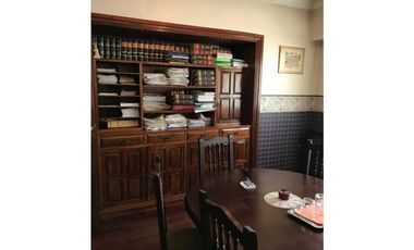 VENTA 6 AMBIENTES CON PATIO APTO PROF A METROS DE AV MARTNEZ HOZ