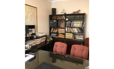 VENTA 6 AMBIENTES CON PATIO APTO PROF A METROS DE AV MARTNEZ HOZ