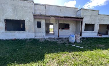 Casa a Terminar de Tres Dormitorios en Barrio La Cañada - Monte