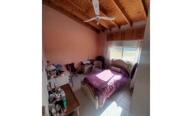 Casa en VENTA en Marcos Sastre 2200-1660mts2-2 propiedades-pileta y parque