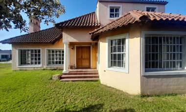 Casa en VENTA en Marcos Sastre 2200-1660mts2-2 propiedades-pileta y parque
