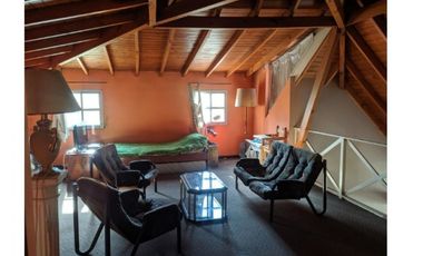 Casa en VENTA en Marcos Sastre 2200-1660mts2-2 propiedades-pileta y parque