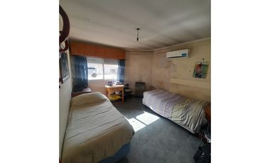 Casa en VENTA en Marcos Sastre 2200-1660mts2-2 propiedades-pileta y parque
